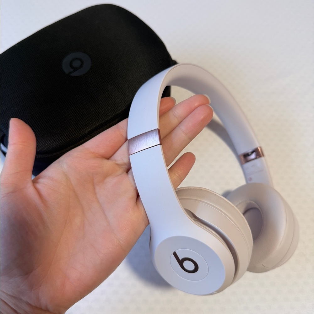 Beats Solo 4 Wireless Headphones - CloudPink